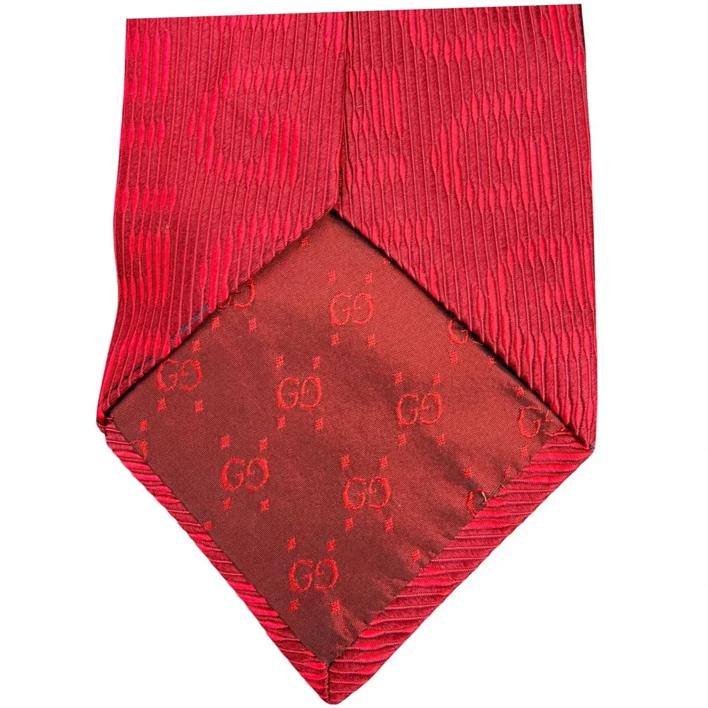 Gucci Silk Tie Mens Red Textured GG Monogram Logo Made in Italy Luxury Tie